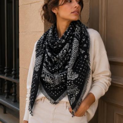 Etole Triangle Paisley Noir