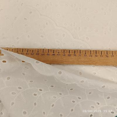 Tissu coton broderie anglaise blanc
