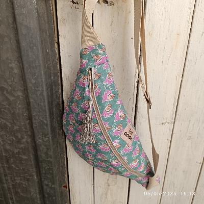 Sac Banane MAtelassée Fleur Bleu