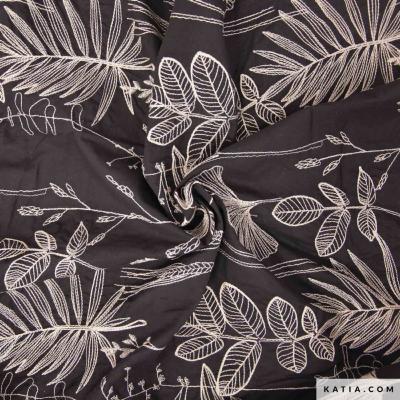 Tissu voile de coton en noir avec une broderie blanche katia-