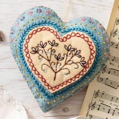 Kit à broder "coeur en feutrine"