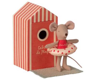 Souris Petite soeur dans cabine de plage